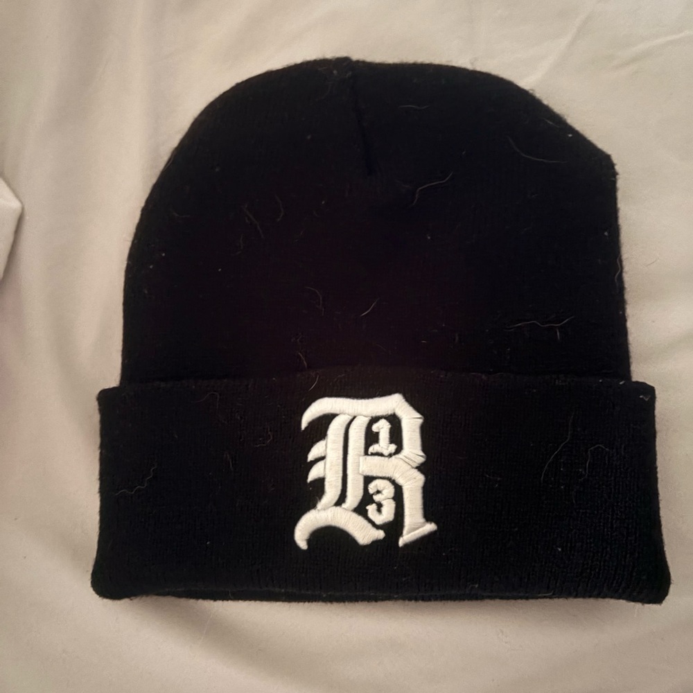 R13 black touque